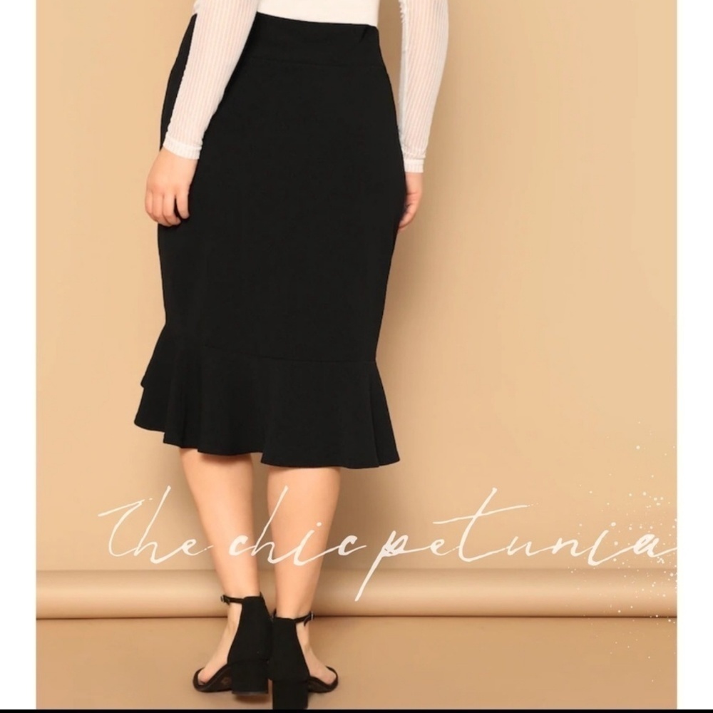 Plus size black ruffle hem mermaid skirt - Picture 5 of 5